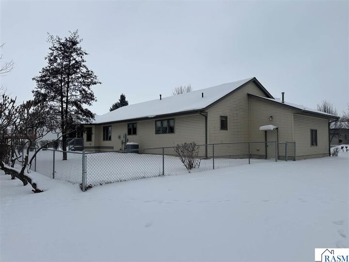 Property Photo: 1411 N 8th Street MN 56073