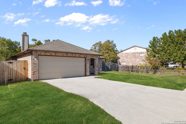 Property Photo: 8127 Sunshine Trail TX 78244