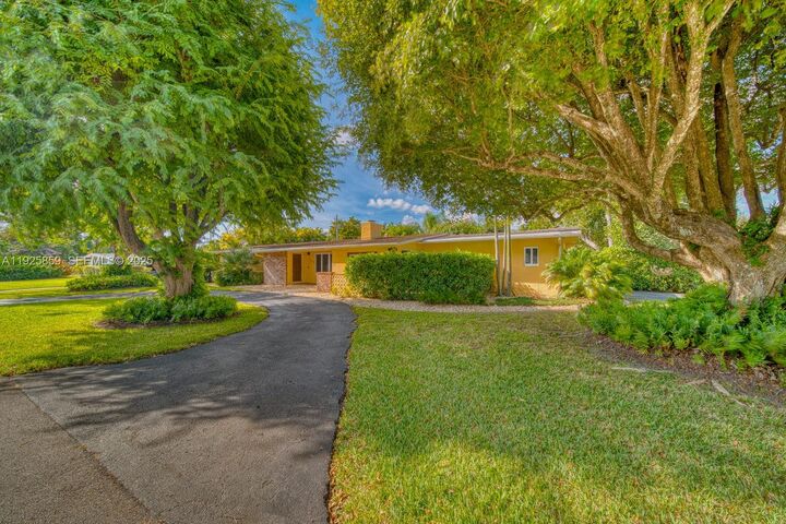 Property Photo: 13400 SW 78th Ct FL 33156