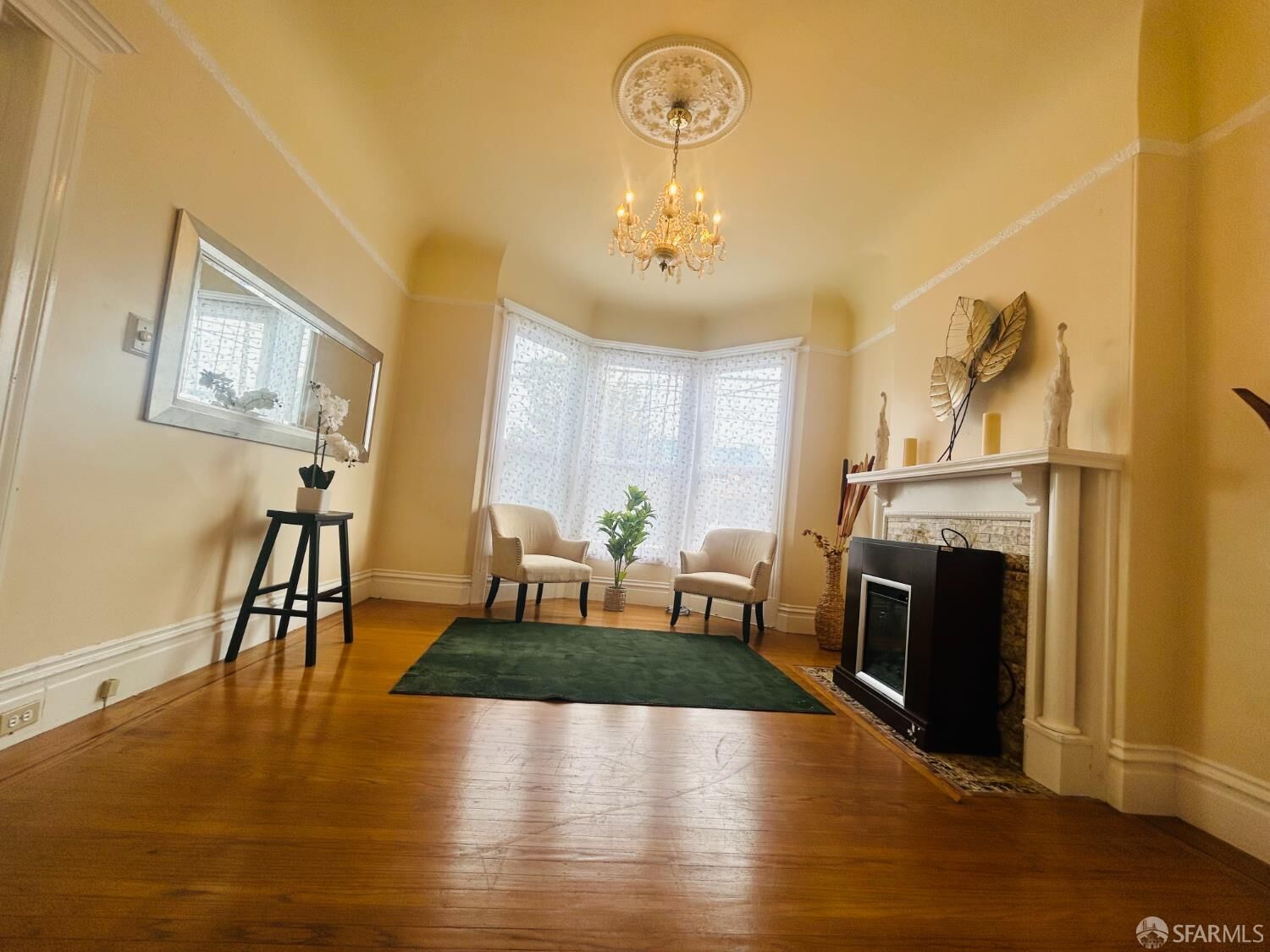 Property Photo:  2436-2438 Bryant Street  CA 94110 