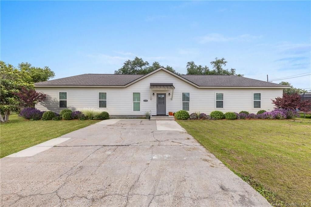 Property Photo:  3636 Lawrence Lane  LA 70605 