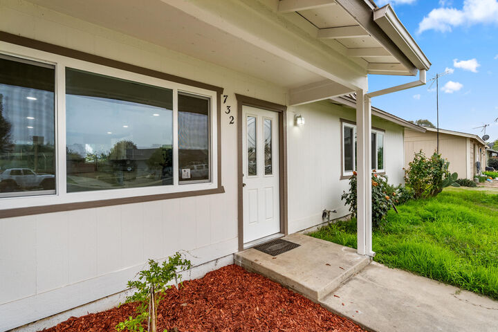 Property Photo: 732 N Dwight Avenue CA 93223