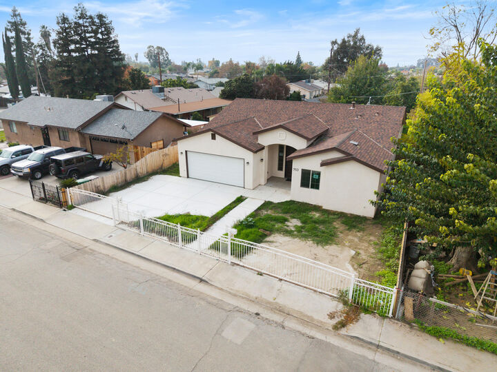 Property Photo: 753 N Brundage Avenue CA 93223