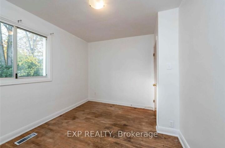 Photo de la propriété: 33 Lakeland Crescent ON M1G 2L4