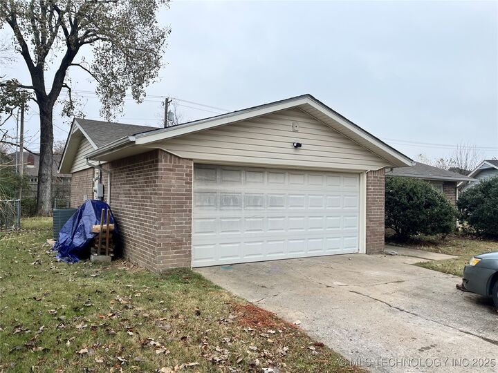 Property Photo: 2814 Fredonia Street OK 74403