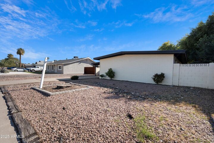 Property Photo: 1939 E Alameda Drive AZ 85282