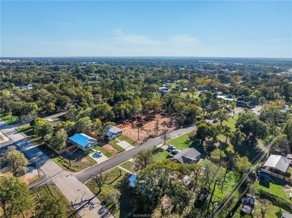 Property Photo: 121 Crestway Street TX 77859