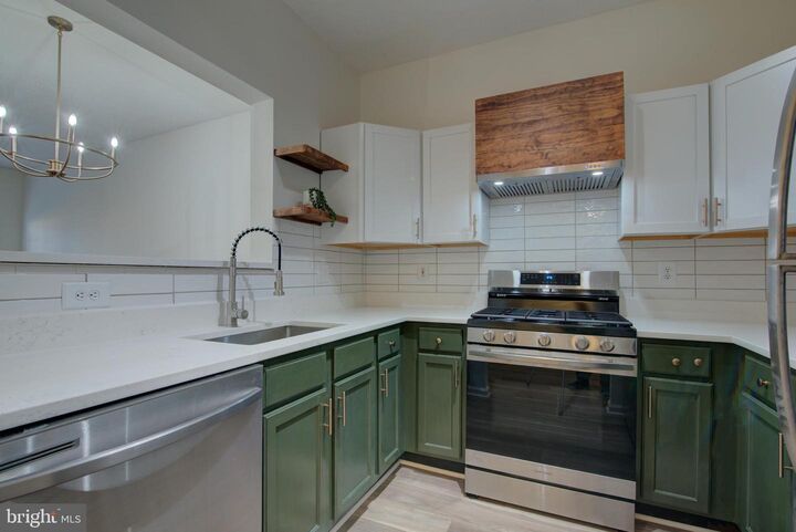 Property Photo:  1708 Lake Shore Crest Drive  VA 20190 