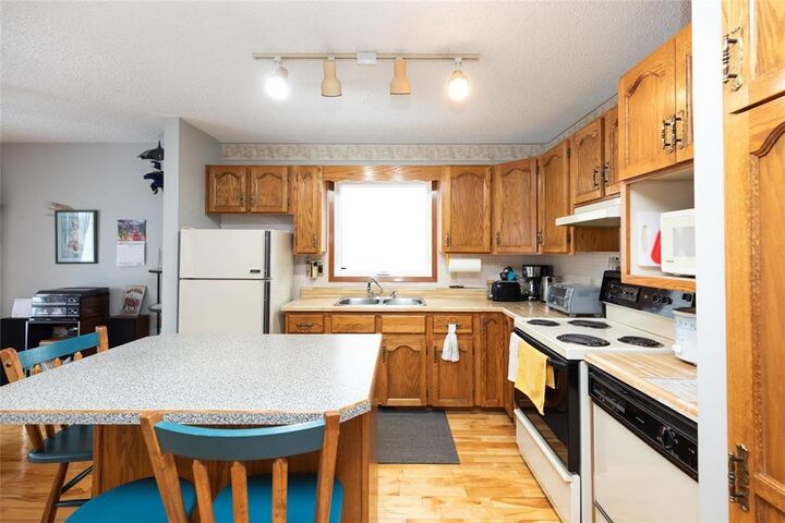 Property Photo: 66 Maralbo Avenue East MB R2M 5G7