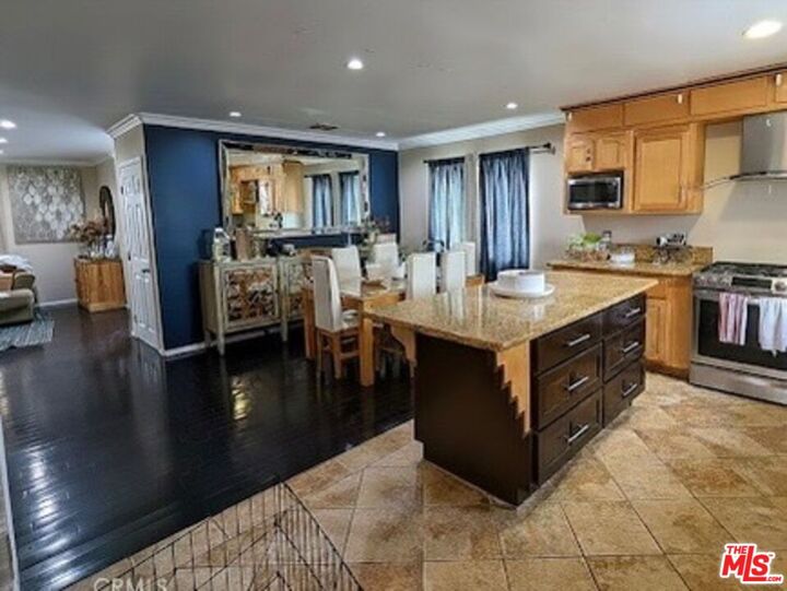 Property Photo: 2317 S Harcourt Ave CA 90016