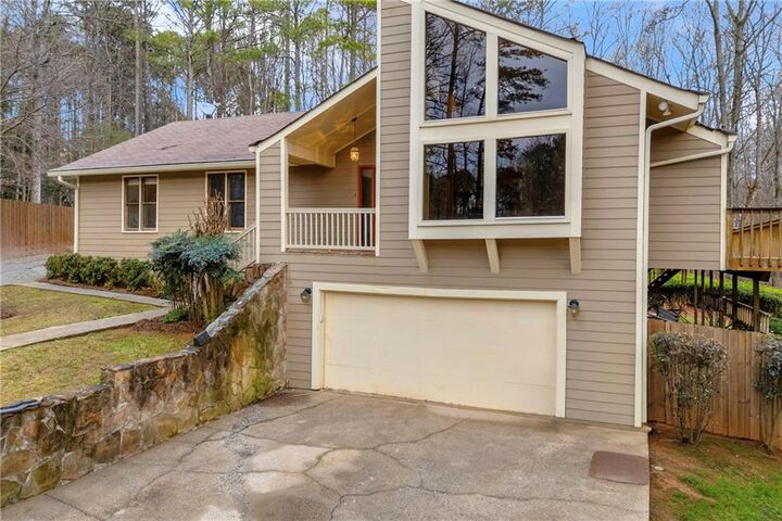 Property Photo:  6302 Valley Stream Drive  GA 30040 