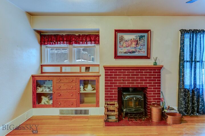 Property Photo:  810 W Lewis Street  MT 59047 