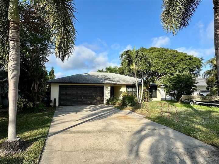 Property Photo: 6657 Paul Mar Dr FL 33462
