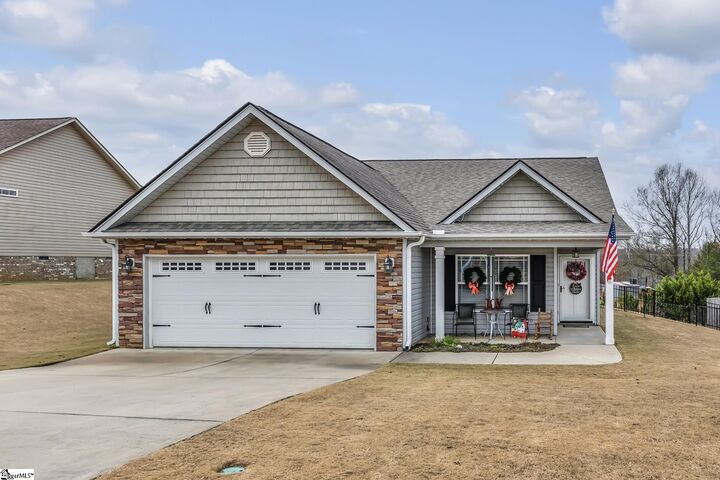 Property Photo: 322 Gleaner Drive SC 29349