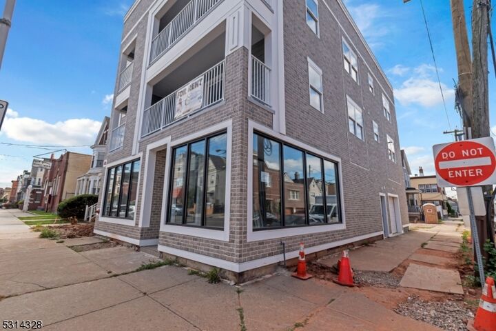 Property Photo: 862 E Jersey St 5 NJ 07201