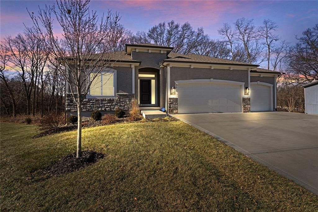 Property Photo:  6615 NW 107th Court  MO 64154 