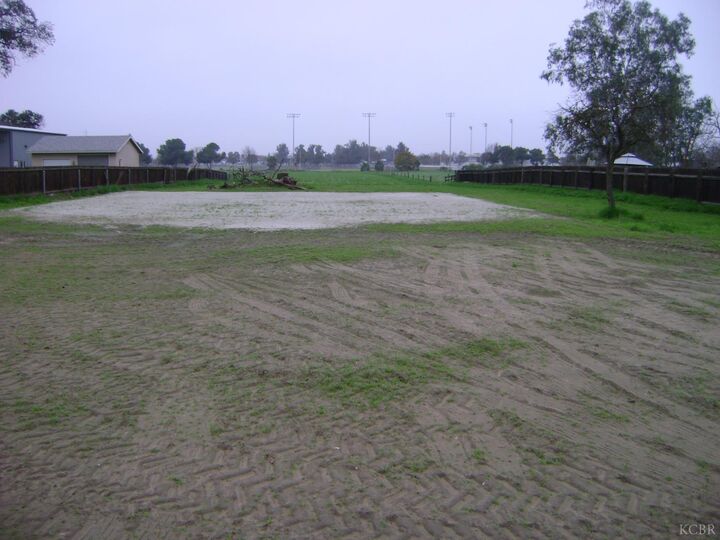 Property Photo: 1045 E Grangeville Boulevard CA 93230