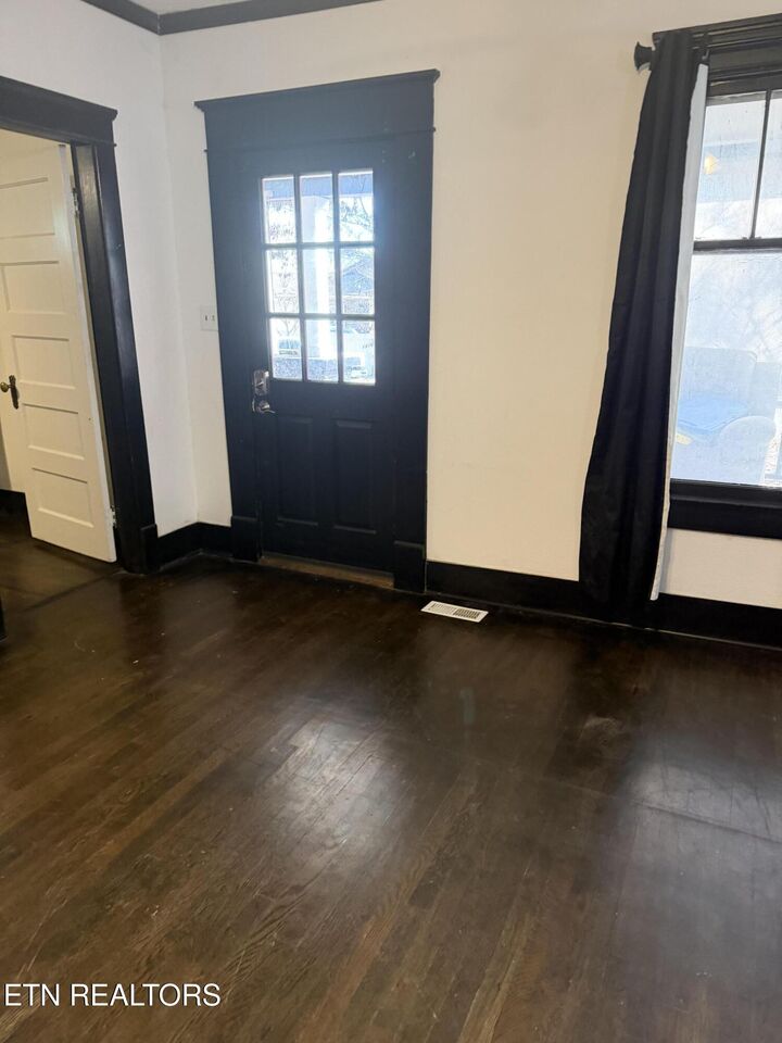 Property Photo: 2529 Woodbine Ave TN 37914