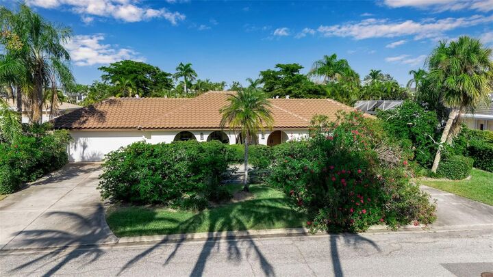 Property Photo: 509 Spoonbill Way FL 34236