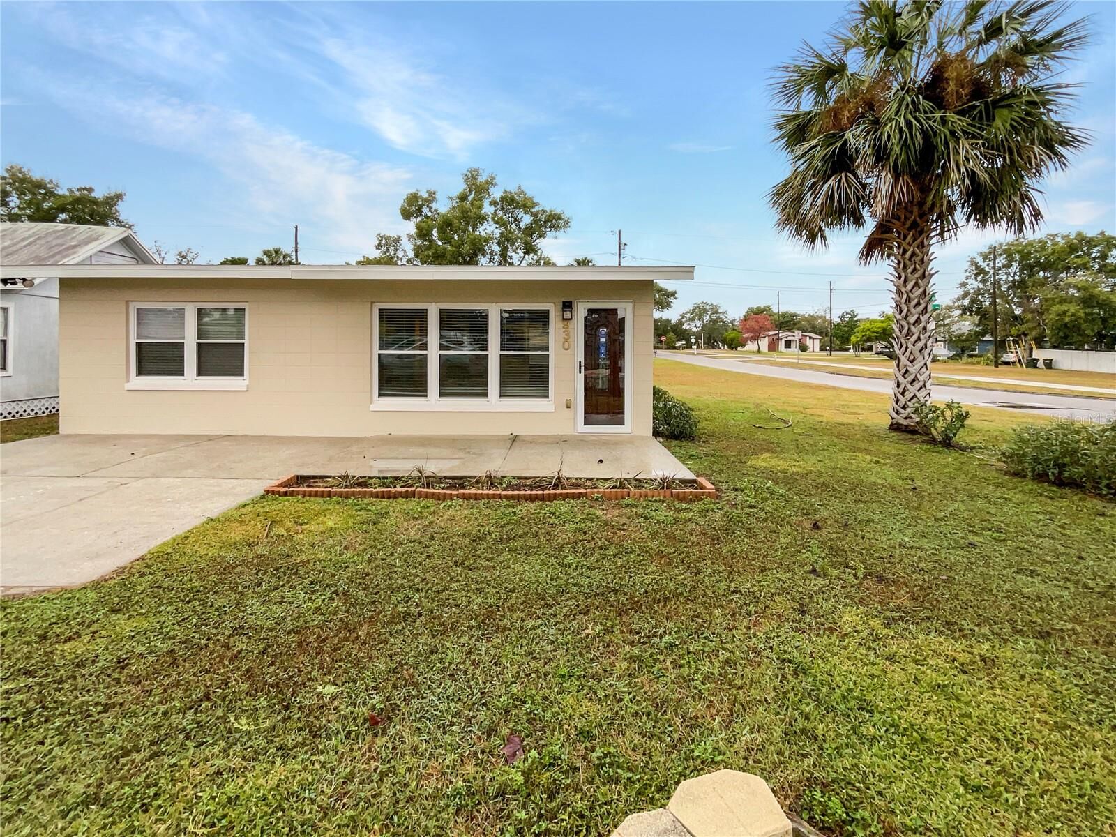 Property Photo:  930 School Street  FL 34711 