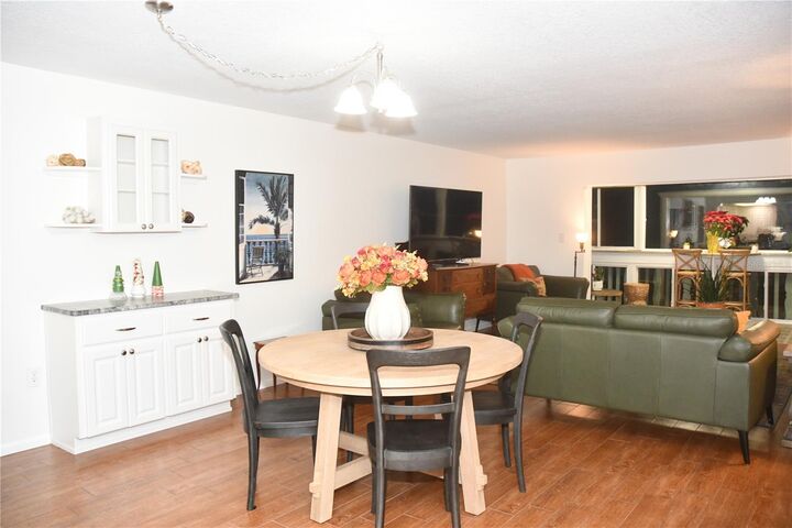 Property Photo:  601 N McDonald Street 206  FL 32757 