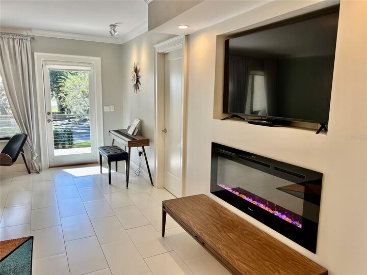 Property Photo: 1 Lake Hollingsworth Drive 1 FL 33803