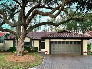 Property Photo:  559 Quintana Place NE  FL 33703 