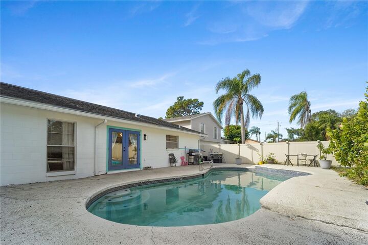 Property Photo:  7523 Barry Road  FL 33634 