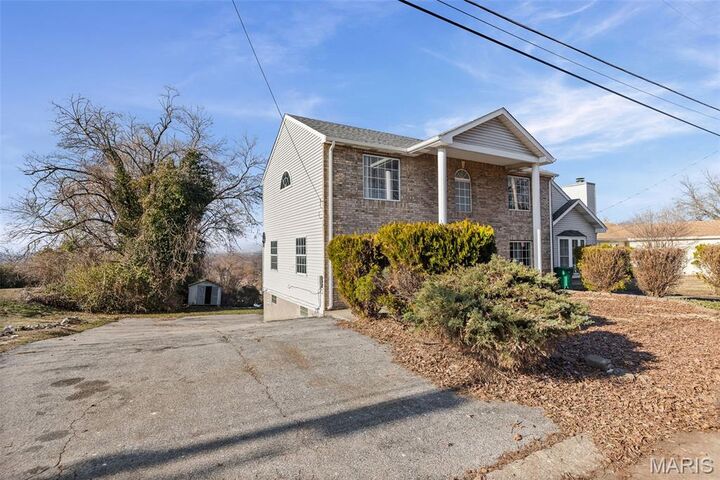 Property Photo:  32 Hilltop Place  IL 62203 