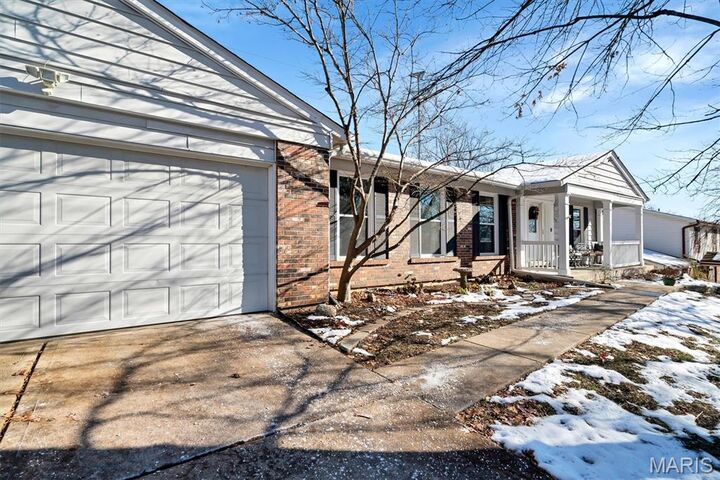 Property Photo: 902 Rusticmanor Circle MO 63011