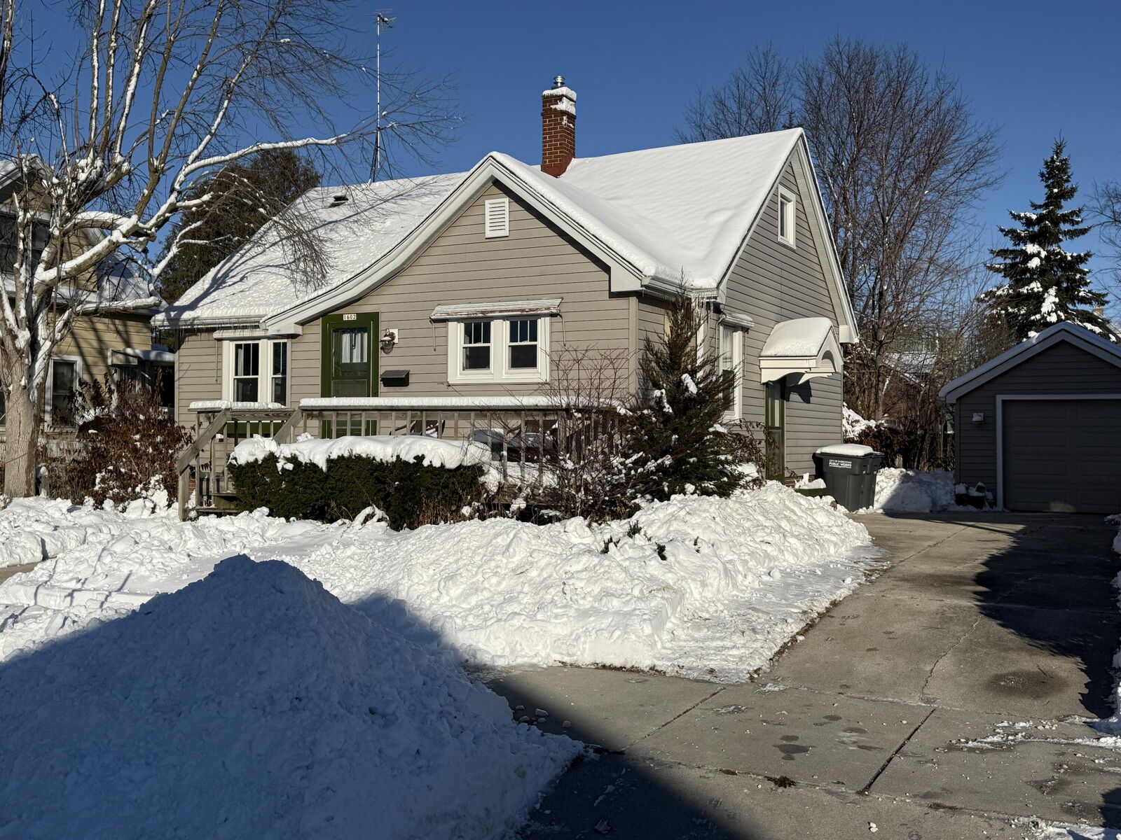 Property Photo:  1602 Main Ave  WI 53083 
