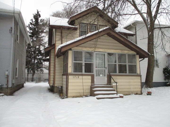 Property Photo: 1712 E Ganson Street MI 49202