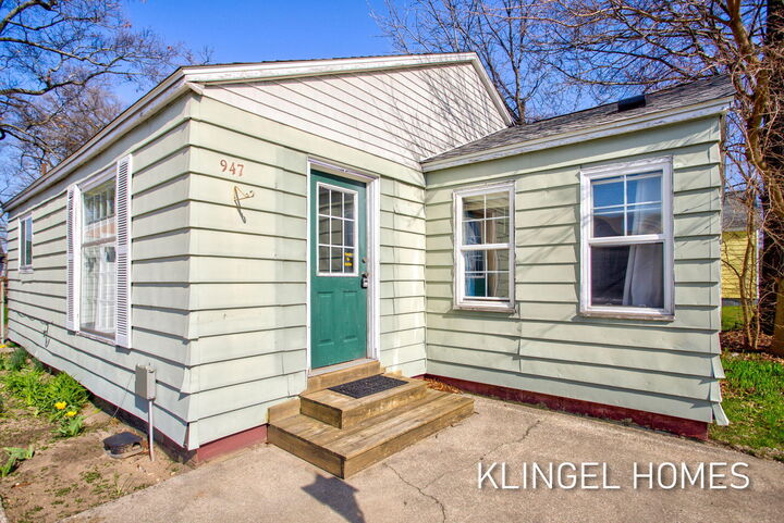 Property Photo:  947 Carlton Street  MI 49442 