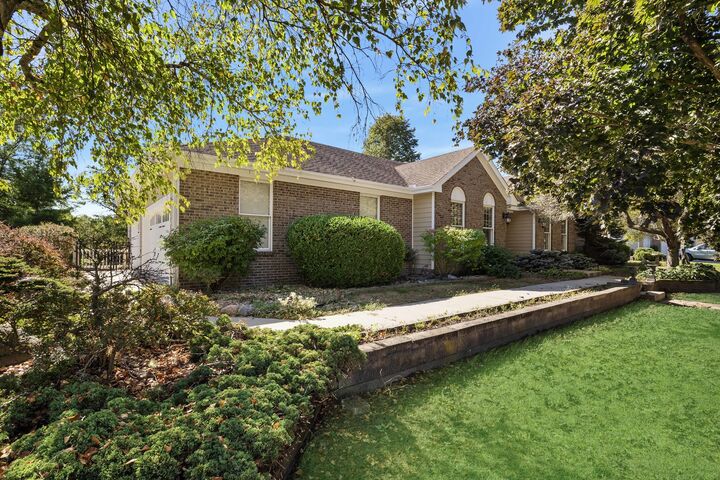 Property Photo:  3211 Leafy Lane  IL 61704 