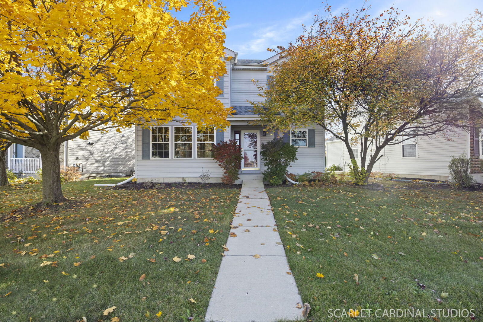 Property Photo: 34 Waterbury Circle IL 60543