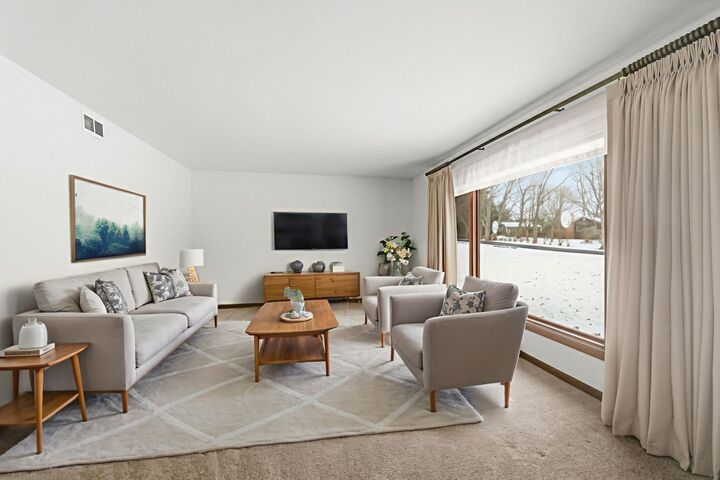 Property Photo:  15 Navajo Court  IL 60543 