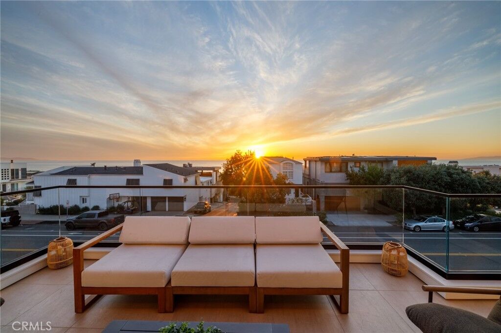 Property Photo:  212 Manhattan Avenue  CA 90266 