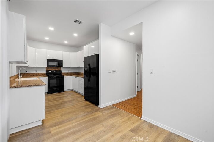 Property Photo:  4845 Elmwood C  CA 90004 