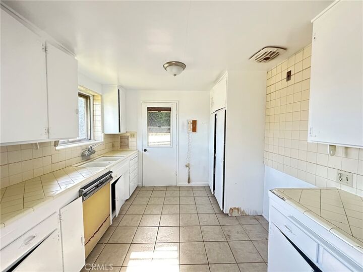 Property Photo: 9519 La Reina CA 90240