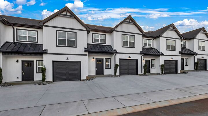 Property Photo: 166 Sango Dr Bldg 6 48 TN 37043