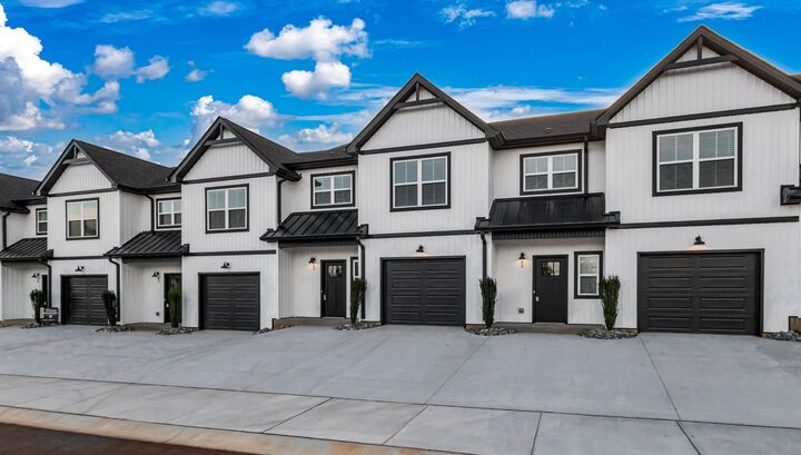 Property Photo: 166 Sango Dr Bldg 6 54 TN 37043