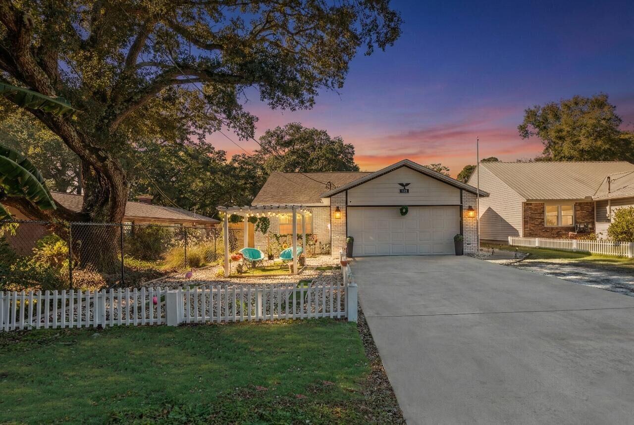 Property Photo: 706 Lloyd Street FL 32547