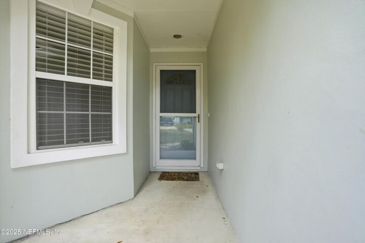 Property Photo:  811 14th Avenue S  FL 32250 