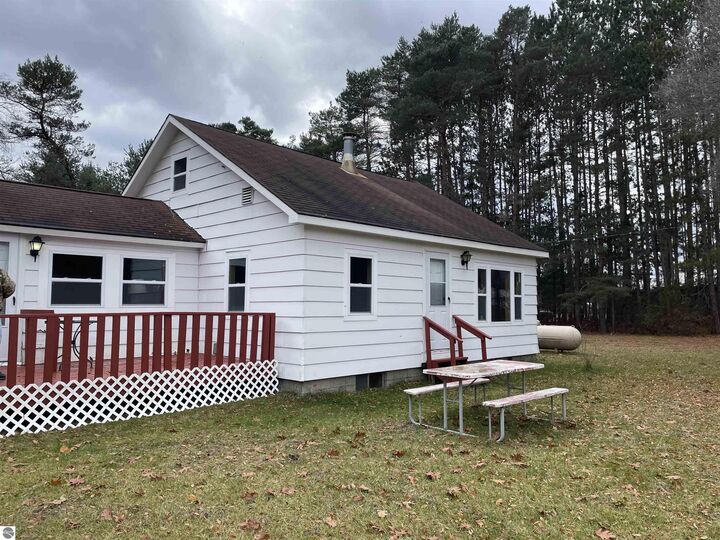 Property Photo: 8274 E 30 3/4 Road MI 49601