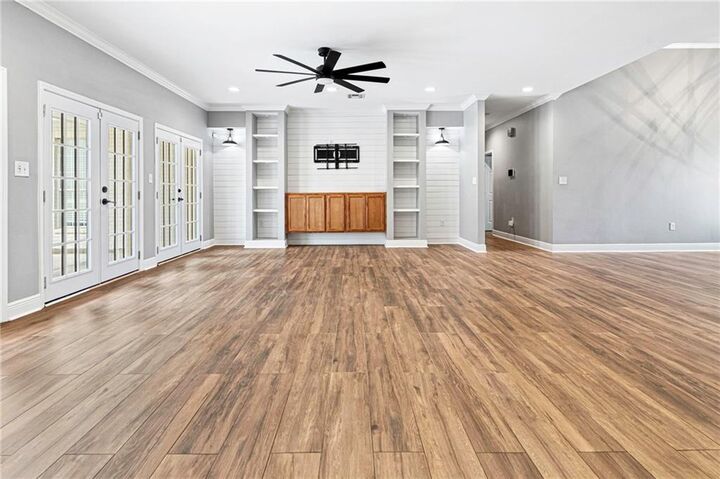 Property Photo: 132 Jennifer Lane LA 70068