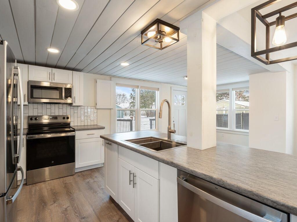 Property Photo:  624 8th Avenue NE  MN 56401 