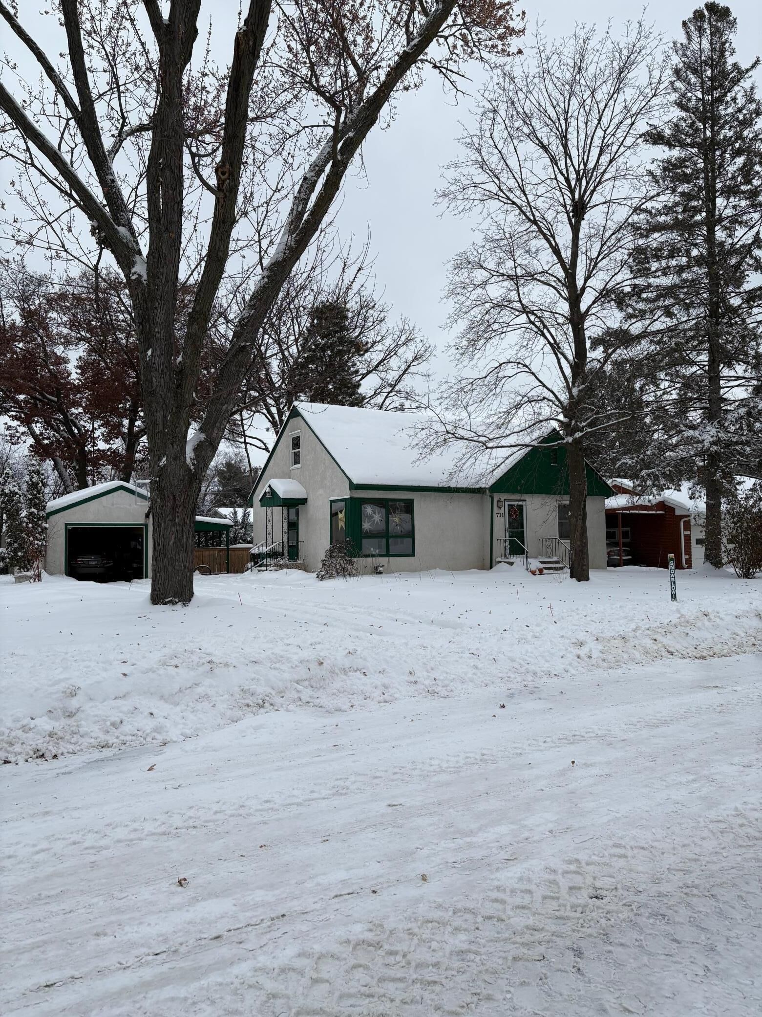 Property Photo: 711 Grandview Avenue W MN 55113