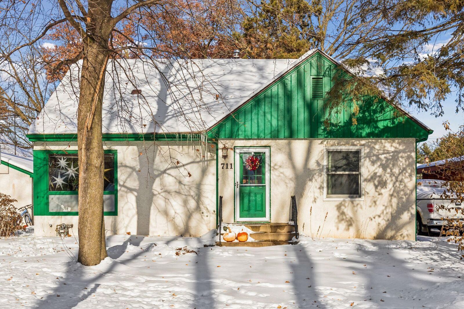 Property Photo:  711 Grandview Avenue W  MN 55113 