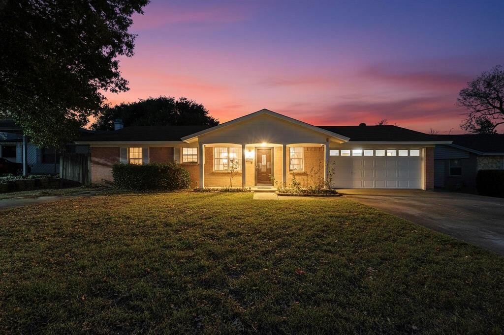 Property Photo: 2712 Pennington Street TX 75062