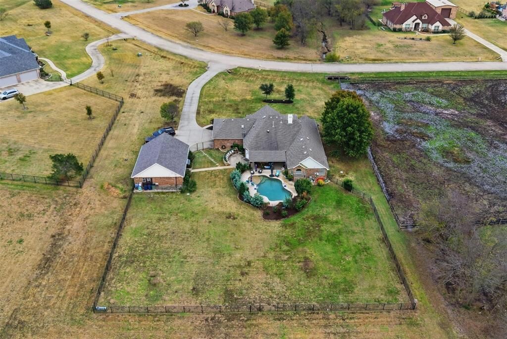 Property Photo: 586 Hidden Pass TX 75189